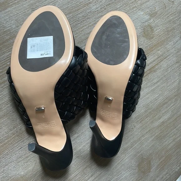 Elegant Black Woven Heeled Mules - Picture 5 of 8